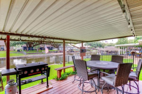 Home on Lake Granbury with Hot Tub 5 Mi to Dtwn!